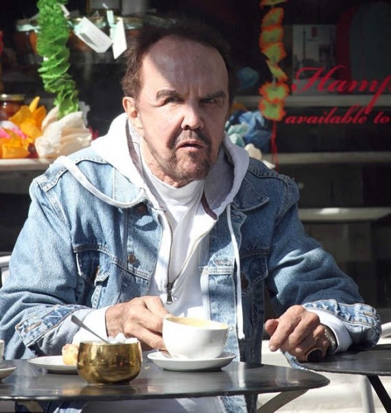 Η απίστευτη ιστορία του ανθρώπου που «λιώνει» το πρόσωπό του