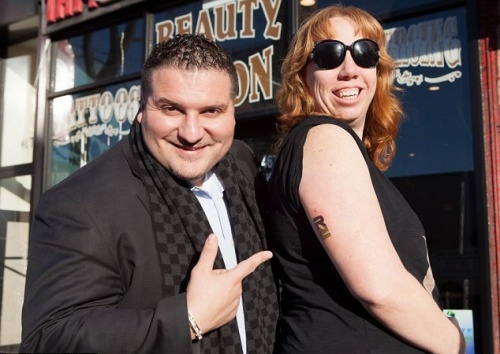 Το τατουάζ που φέρνει... αύξηση στο μισθό