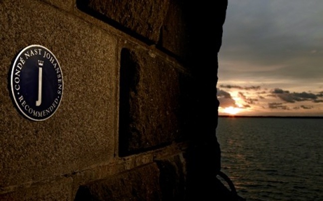 Πλωτό «παλάτι» μέσα σε λιμάνι (pics)