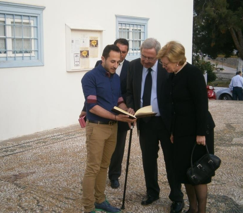 Στις Σπέτσες Κωνσταντίνος και Άννα – Μαρία.