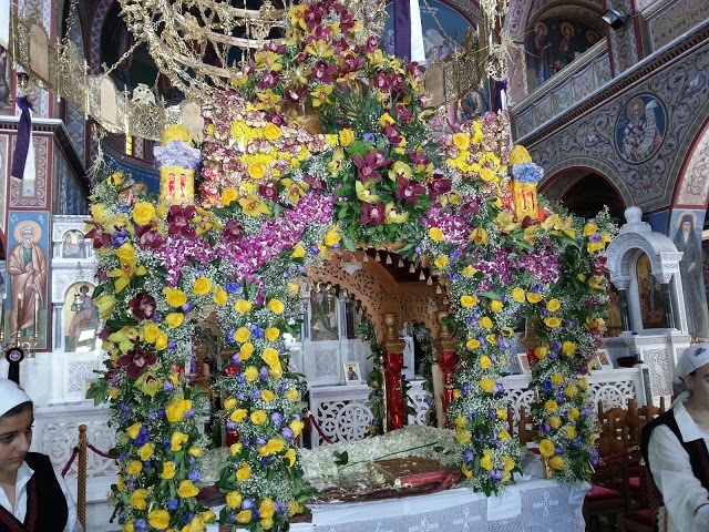 ΔΕΙΤΕ: Επιτάφιοι από ενορίες του Πειραιά και νησιών του Αργοσαρωνικού!