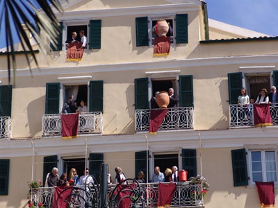 Πέρα από τον οβελία: Τα έθιμα του Πάσχα σε όλη την Ελλάδα