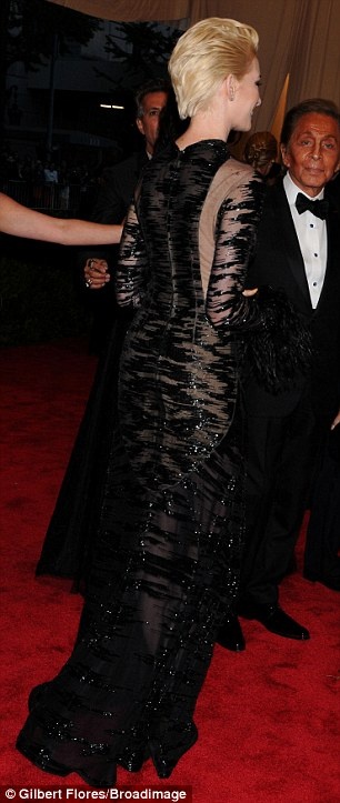 Το άκρως αποκαλυπτικό φόρεμα της διάσημης ηθοποιού! (pics)