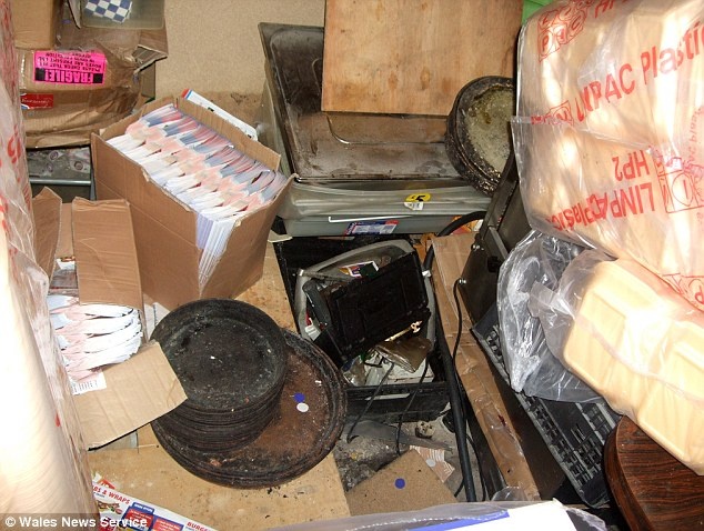 ΑΗΔΙΑ: Δείτε τι έκαναν υπάλληλοι εστιατορίου προτού μαγειρέψουν