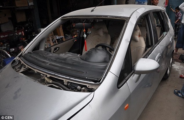 Η συμμορία με τις χατζάρες που σκορπά τον τρόμο στους οδηγούς (pics)