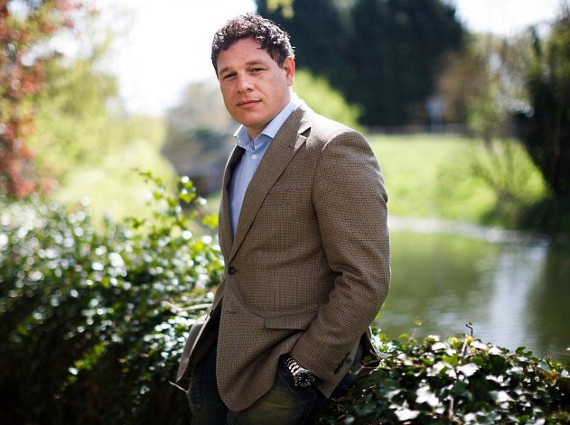 Ήμουν το αγόρι του τέρατος–Τι δηλώνει ο σύντροφος του παιδόφιλου ιερέα