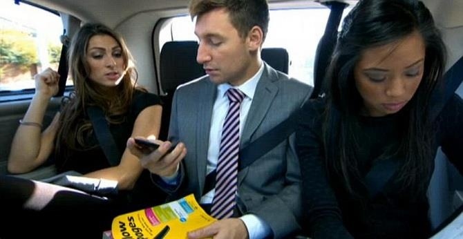 Το πρωί «καυτή» επιχειρηματίας και το βράδυ... (photos)