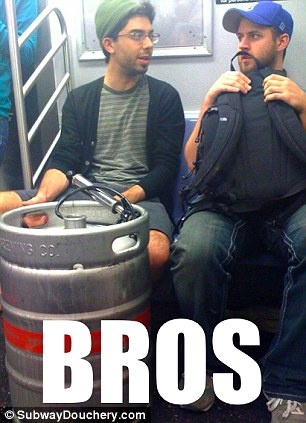 Απίθανες φωτογραφίες: Τι μπορεί να δει κανείς μέσα στο μετρό! 