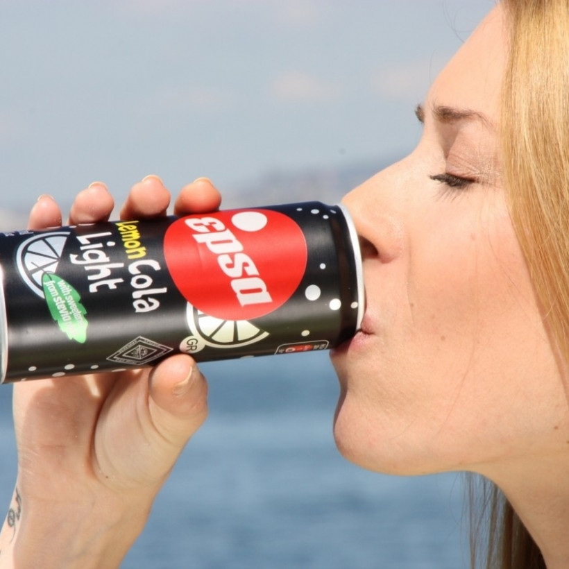 Η πρώτη Ελληνική cola έγινε καλύτερη και λάϊτ!