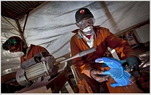 Δε φαντάζεστε τι κάνουν τα παλιά παπούτσια στην Αφρική