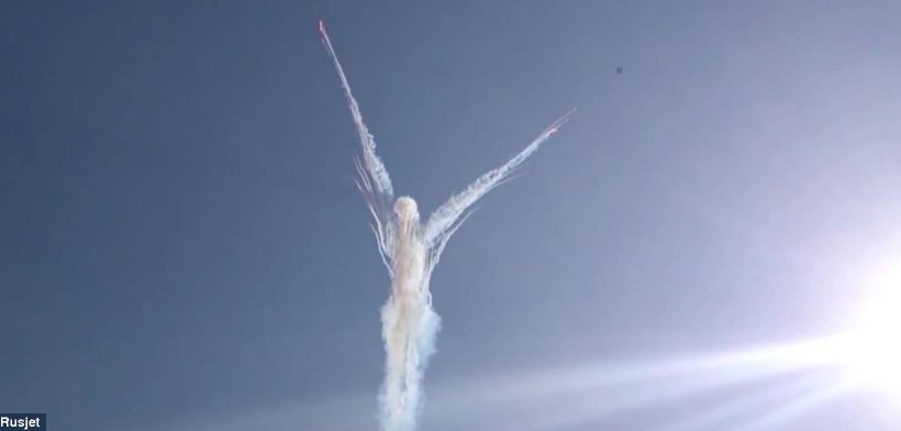 Εντυπωσιακό: Αεροπλάνα σχημάτισαν έναν... άγγελο στον ουρανό