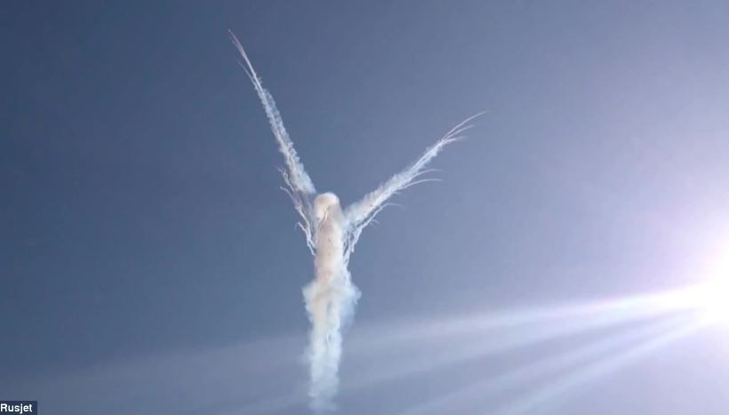 Εντυπωσιακό: Αεροπλάνα σχημάτισαν έναν... άγγελο στον ουρανό