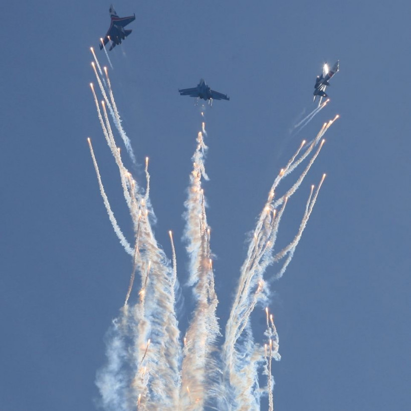 Εντυπωσιακό: Αεροπλάνα σχημάτισαν έναν... άγγελο στον ουρανό