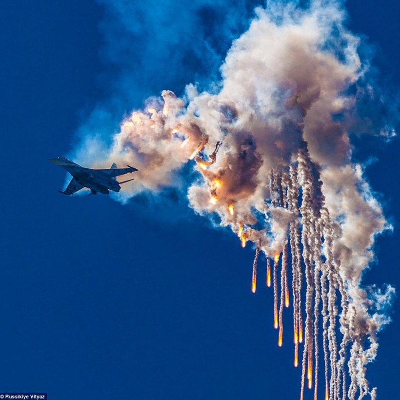 Εντυπωσιακό: Αεροπλάνα σχημάτισαν έναν... άγγελο στον ουρανό