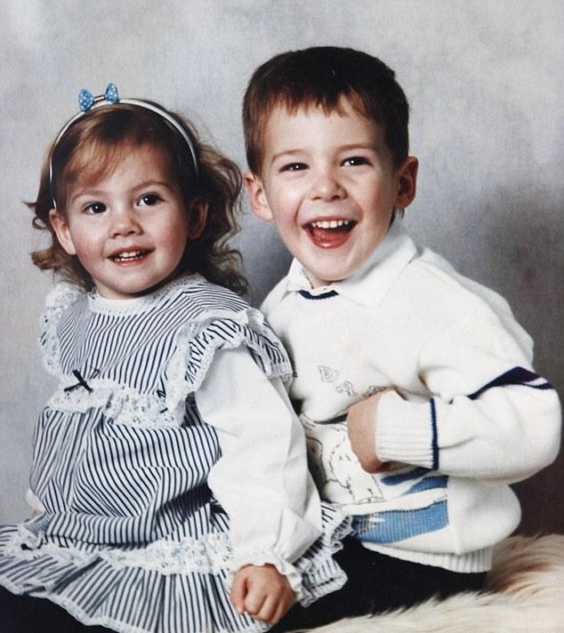 Απαγόρητη η οικογένεια του Άγγλου στρατιώτη (pics)