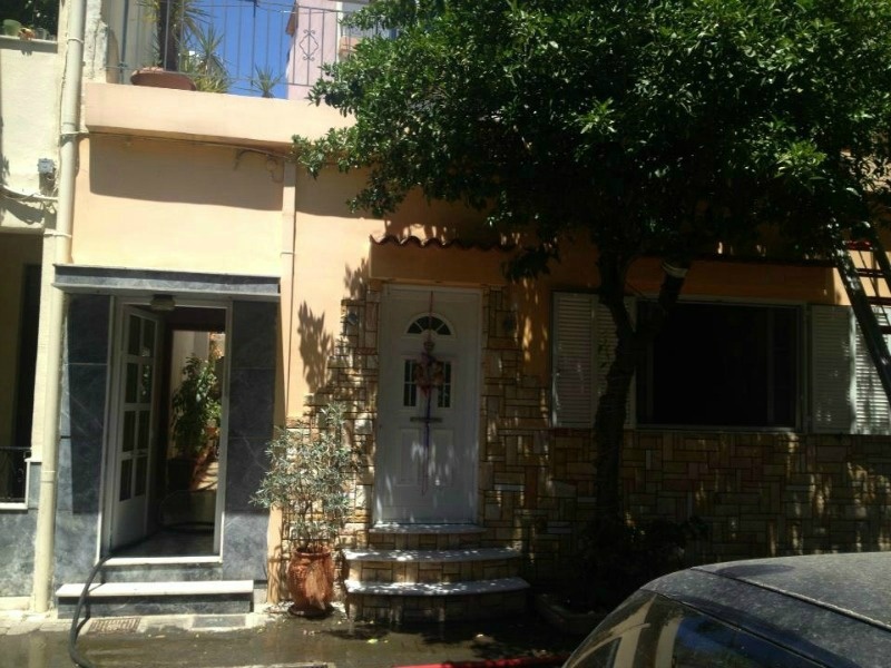 Φωτογραφίες από τη φωτιά στα Καμίνια