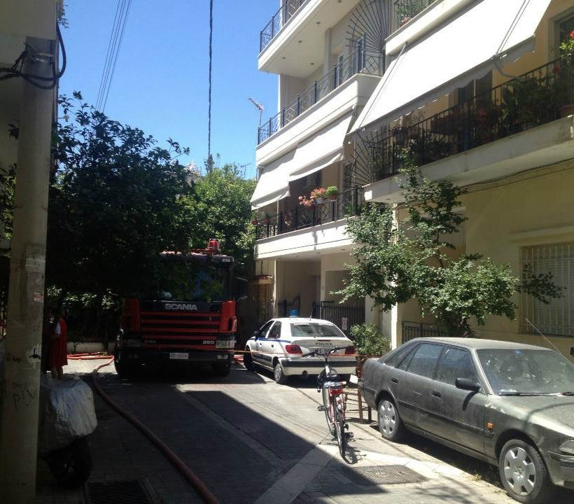 ΤΩΡΑ: Φωτιά σε σπίτι στα Καμίνια!