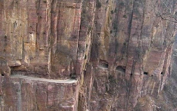 Ένας δρόμος που το λάθος είναι μοιραίο (pics) 