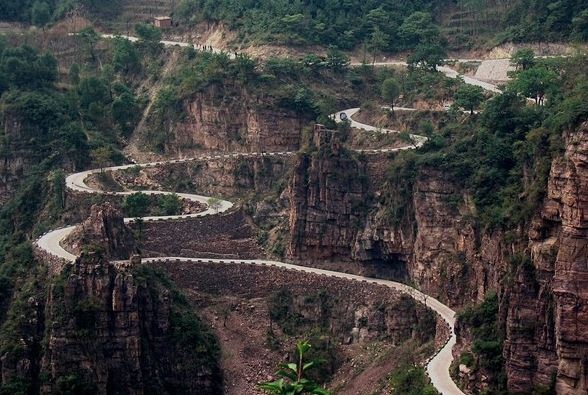 Ένας δρόμος που το λάθος είναι μοιραίο (pics) 