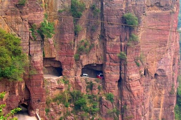 Ένας δρόμος που το λάθος είναι μοιραίο (pics) 