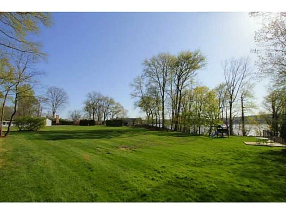 Γνωστός ηθοποιός βγάζει την βίλα του στο σφυρί 