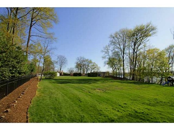 Γνωστός ηθοποιός βγάζει την βίλα του στο σφυρί 