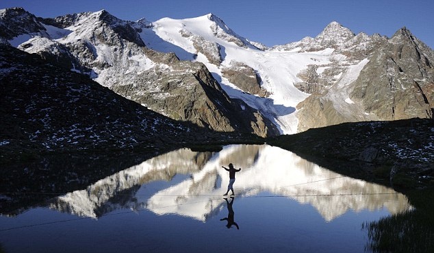Slacklining: Η νέα τρελή μόδα