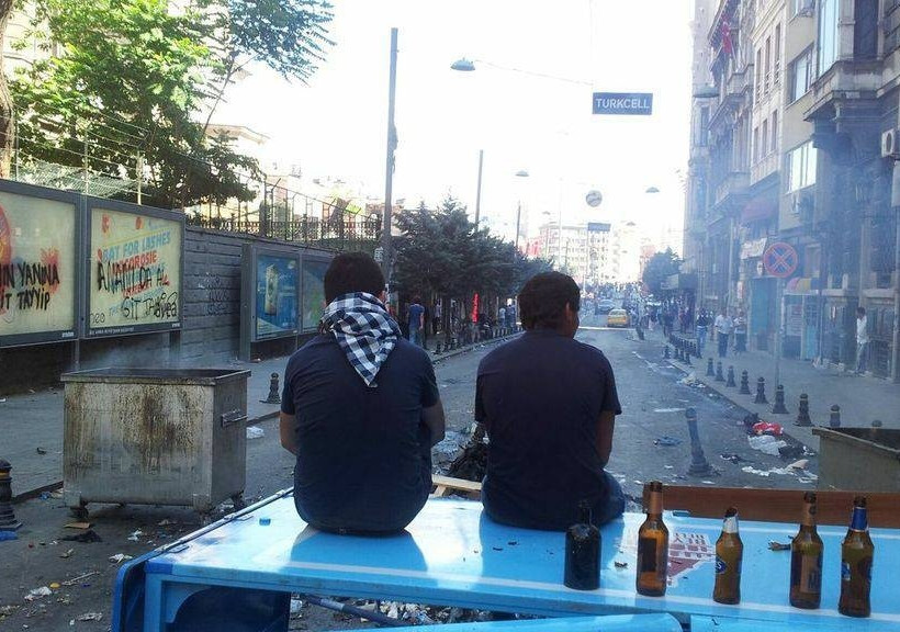 Χωρίς έλεος: Συγκλονιστικές εικόνες από το αιματοκύλισμα στην Τουρκία 