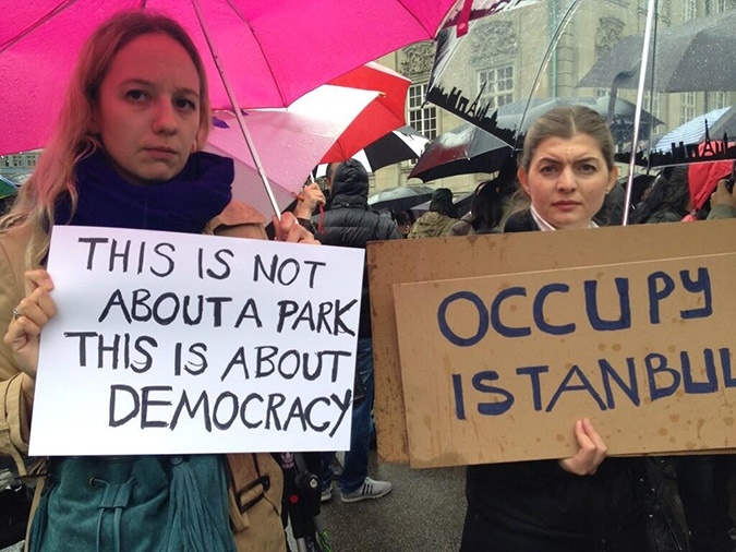 «Στο πόδι» η διεθνής κοινότητα για τα επεισόδια στην Τουρκία (pics)