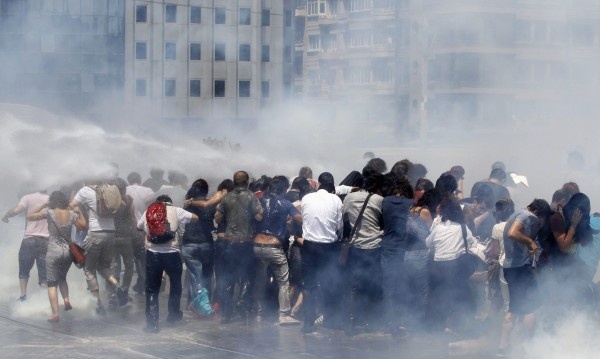 Η Πόλις εάλω από εξεγερμένους διαδηλωτές!