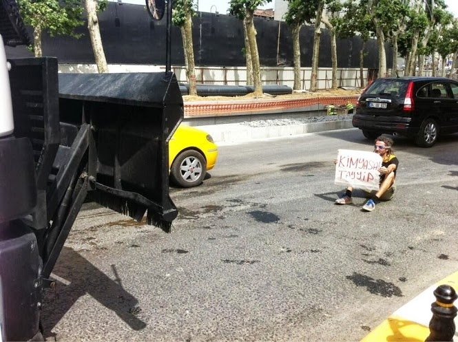 Η Πόλις εάλω από εξεγερμένους διαδηλωτές!