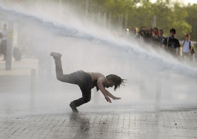 Η Πόλις εάλω από εξεγερμένους διαδηλωτές!