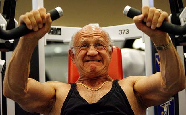 Ένας παππούς με σώμα... 20άρη άφησε «άφωνο» το διαδίκτυο!