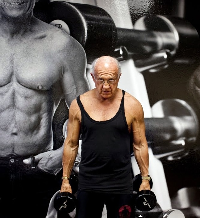 Ένας παππούς με σώμα... 20άρη άφησε «άφωνο» το διαδίκτυο!