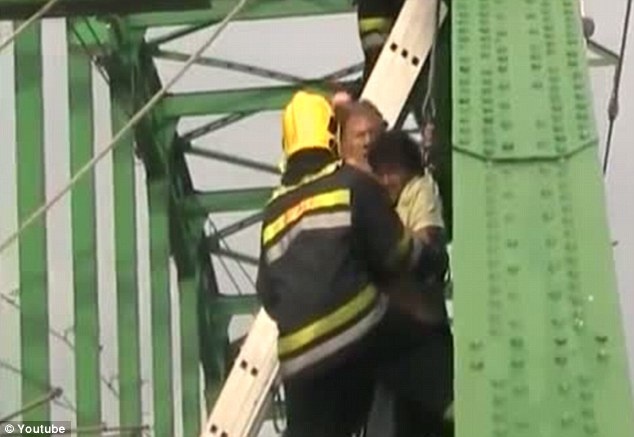 Δεν υπάρχει: Δείτε που... κοιμήθηκε! (pics)