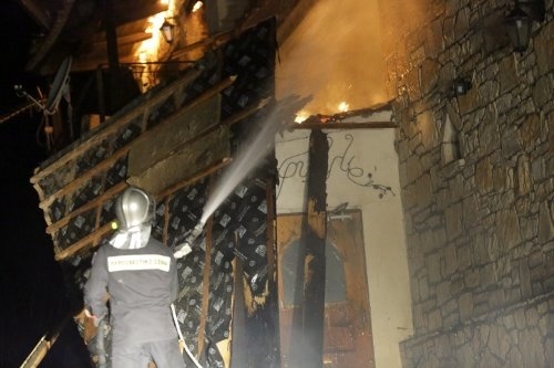 Στις «φλόγες» εστιατόριο στο Ηράκλειο-Τεράστιες ζημιές (pics)