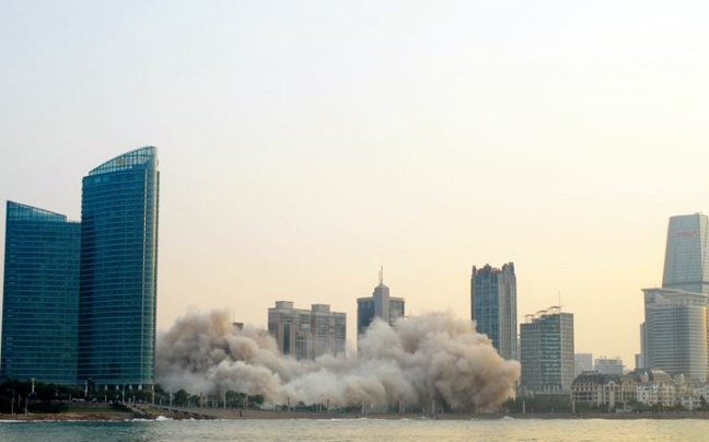 Ξενοδοχείο πέντε αστέρων έγινε... σκόνη (pics)