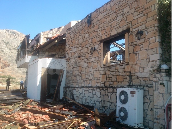 Κρήτη: Βιβλική καταστροφή από τη φωτιά στο κέντρο εκδηλώσεων (pics)