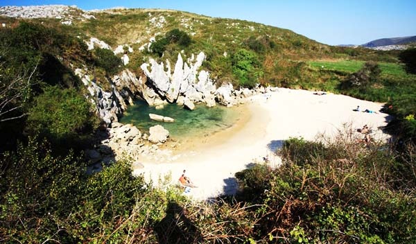 Απίστευτες εικόνες: Μια παραλία χωρίς θάλασσα