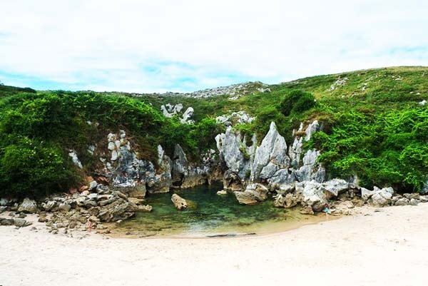 Απίστευτες εικόνες: Μια παραλία χωρίς θάλασσα