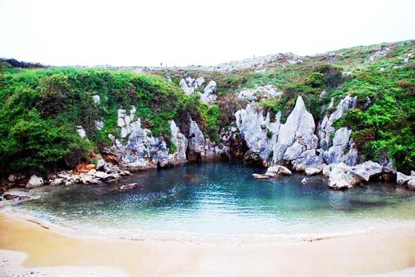 Απίστευτες εικόνες: Μια παραλία χωρίς θάλασσα