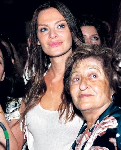 Έδωσε το πράσινο φως: Αυτό είναι κορίτσι για τον γιο μου!