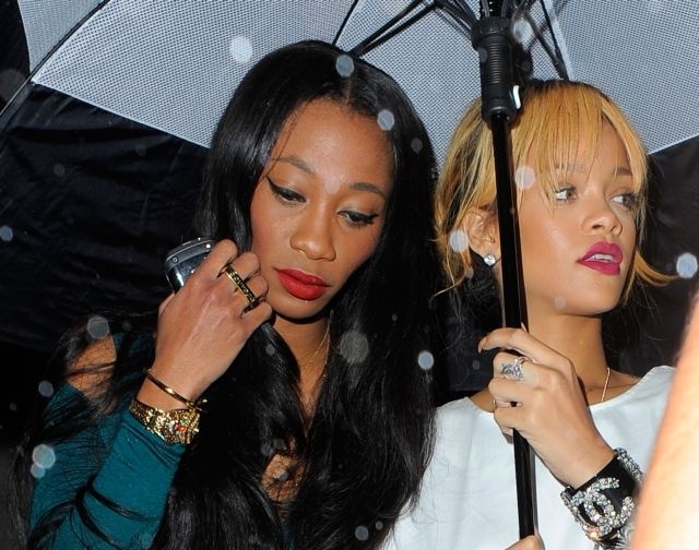 ΔΕΙΤΕ: Ποια διάσημη σταρ κρύβεται πίσω από αυτές τις μπότες;