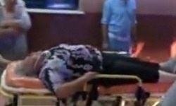 Τουρκία - Απίστευτη ΦΩΤΟ: Ηλικιωμένη επιτίθεται με σφεντόνα στα ΜΑΤ!