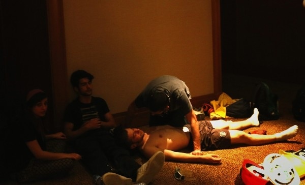 Βίντεο - ΣΟΚ: Υδροφόρα παρέσυρε διαδηλωτή στην πλατεία Ταξίμ (pics)!