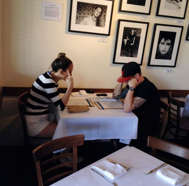 Άδειασαν τα ράφια JLo και Casper – Επιστράτευσαν μέχρι και πωλήτριες