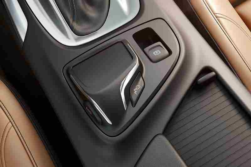 OPEL INSIGNIA: Ανανεωμένο στη Φρανκφούρτη