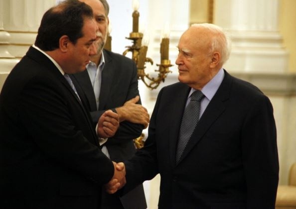 Η συγκινητική συνάντηση του Κάρολου Παπούλια με ανήλικους μετανάστες