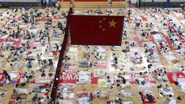 Δείτε: Φοιτητές κοιμούνται σε κλειστό γυμναστήριο (photos)