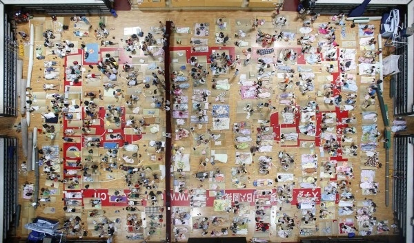 Δείτε: Φοιτητές κοιμούνται σε κλειστό γυμναστήριο (photos)